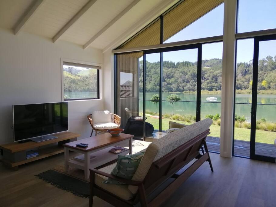 Cooks Beach Purangi Waterfront Retreat - 2 Bedroom מראה חיצוני תמונה